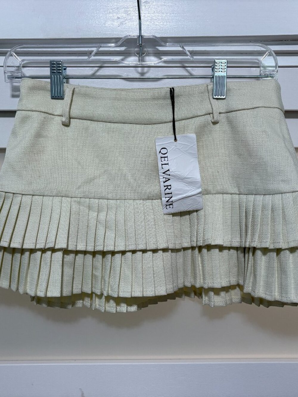 Qelvarine sz XS Ladies Pleated SKort Skirt Cream off white Uniform look NWT
